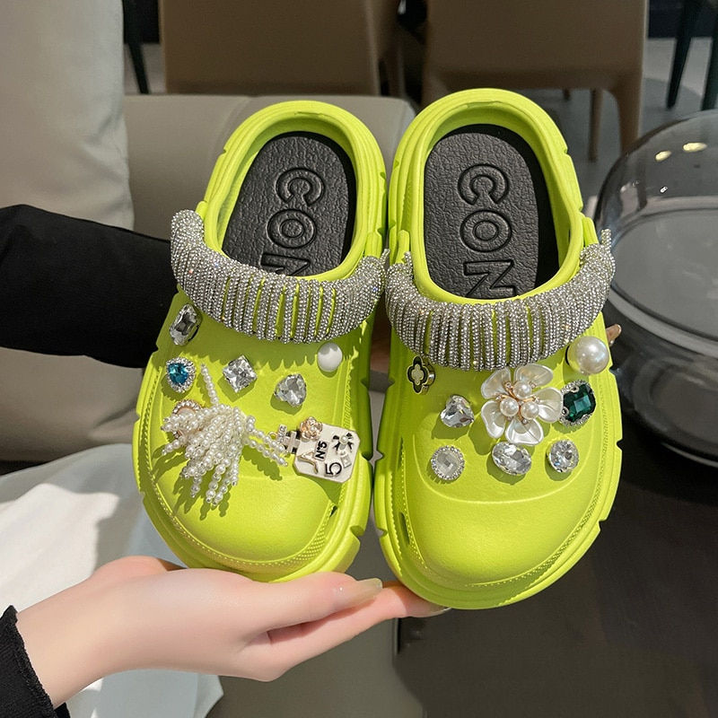 Thumbnail: 2023 New Fashion Charms Clogs Thick Sole Outdoor Women Slippers High Quality Su