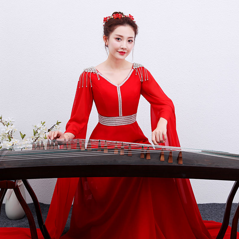 الصورة المصغرة: The Red Long Guzheng Performance Dress Is Elegant And Slim