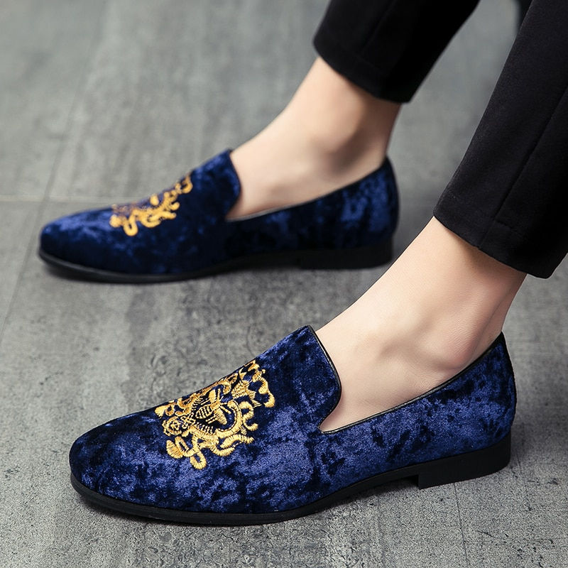Pikkukuva: 2022 Wedding Dress Shoes Casual Men Loafers New Big Size Lazy Peas shoes Embroi