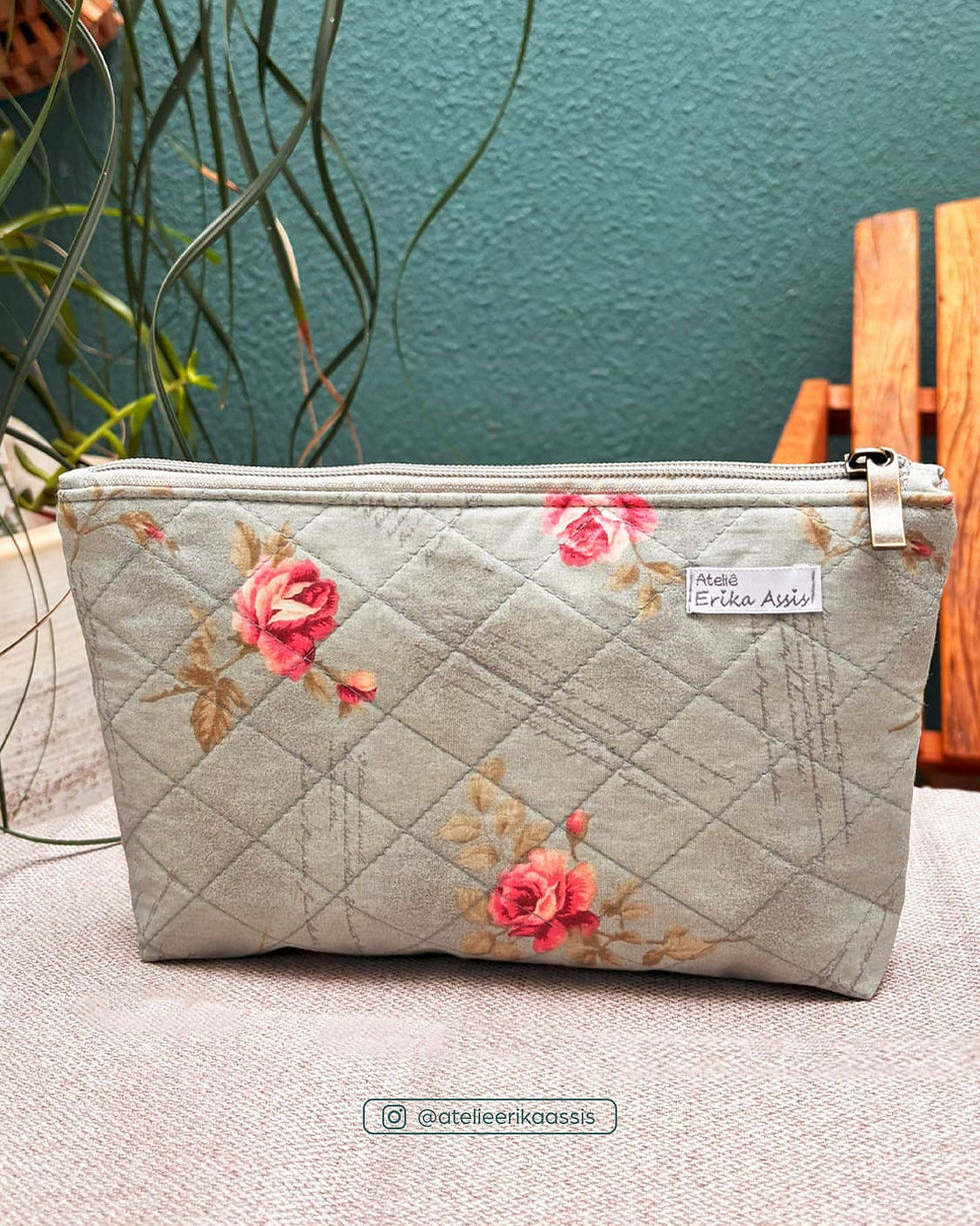 Necessaire Básica Cinza Floral M