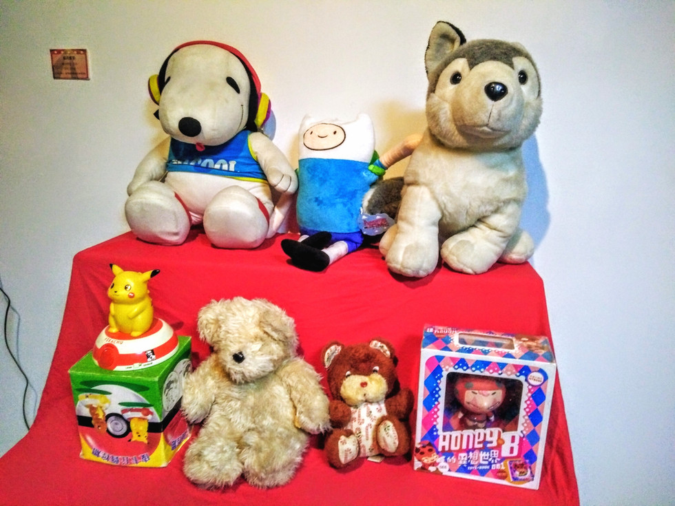 B06-5，張于真，《三心二意》，複合媒材，瓶子約 94x直徑4 cm 乒乓球 直徑約 4cm，2016.jpg