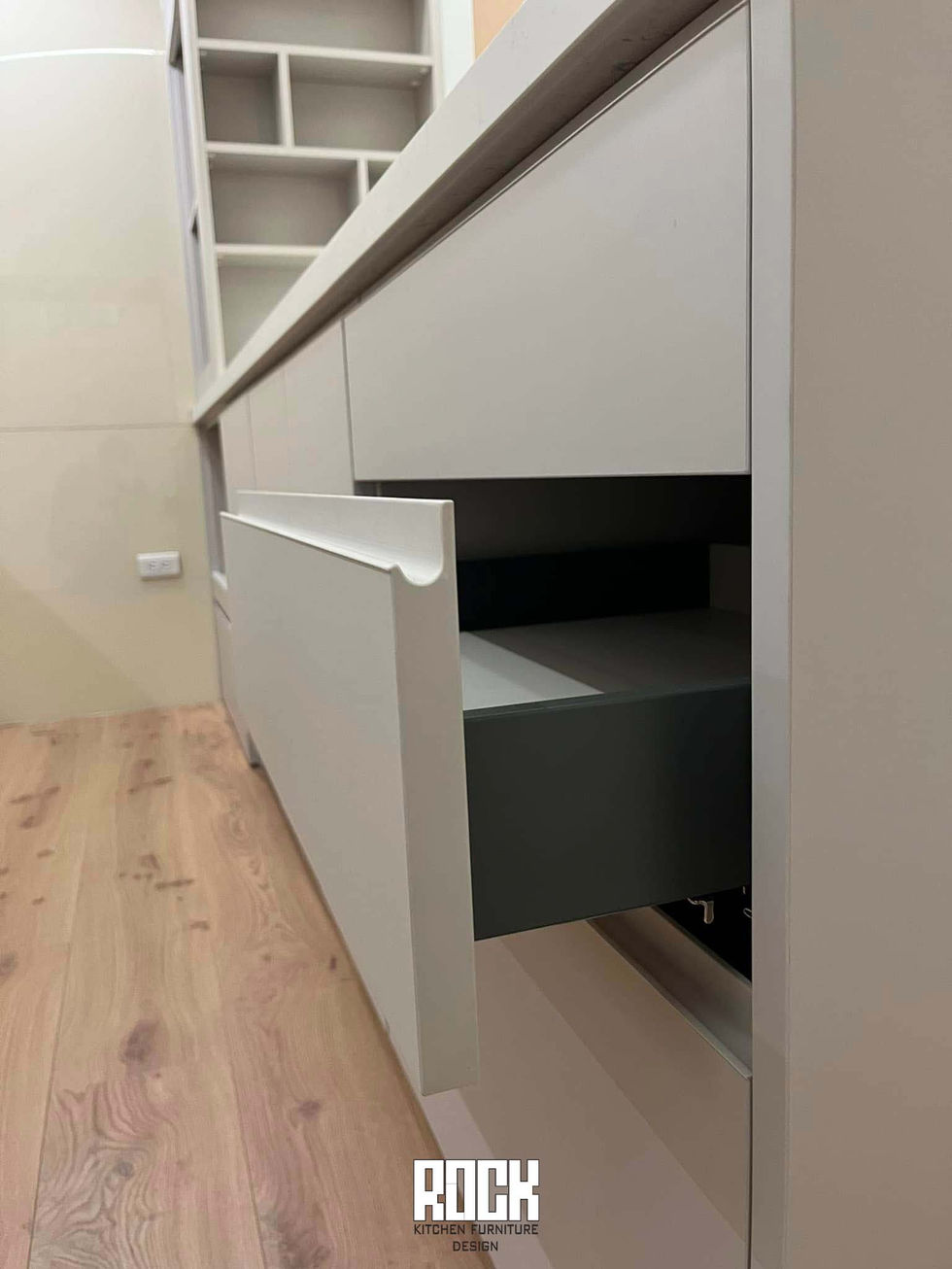 質感超優的瓷釉門與無把手設計