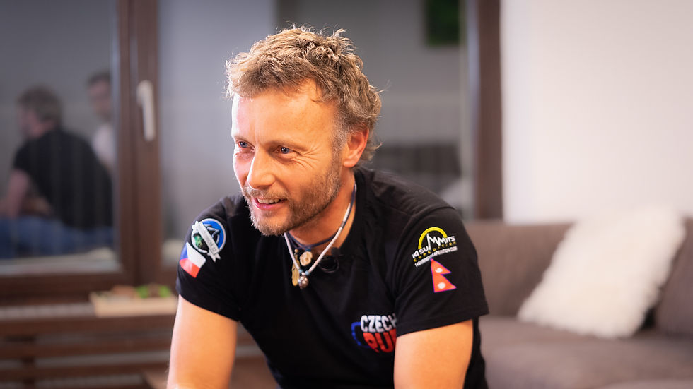 Horolezec a nepálský hospodský Honza "Tráva" Trávníček