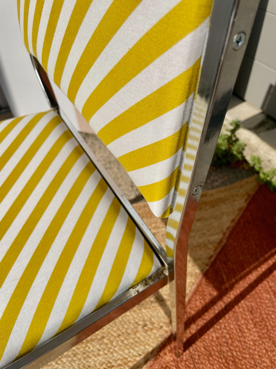 Miniature : Chaise moderniste ZIG