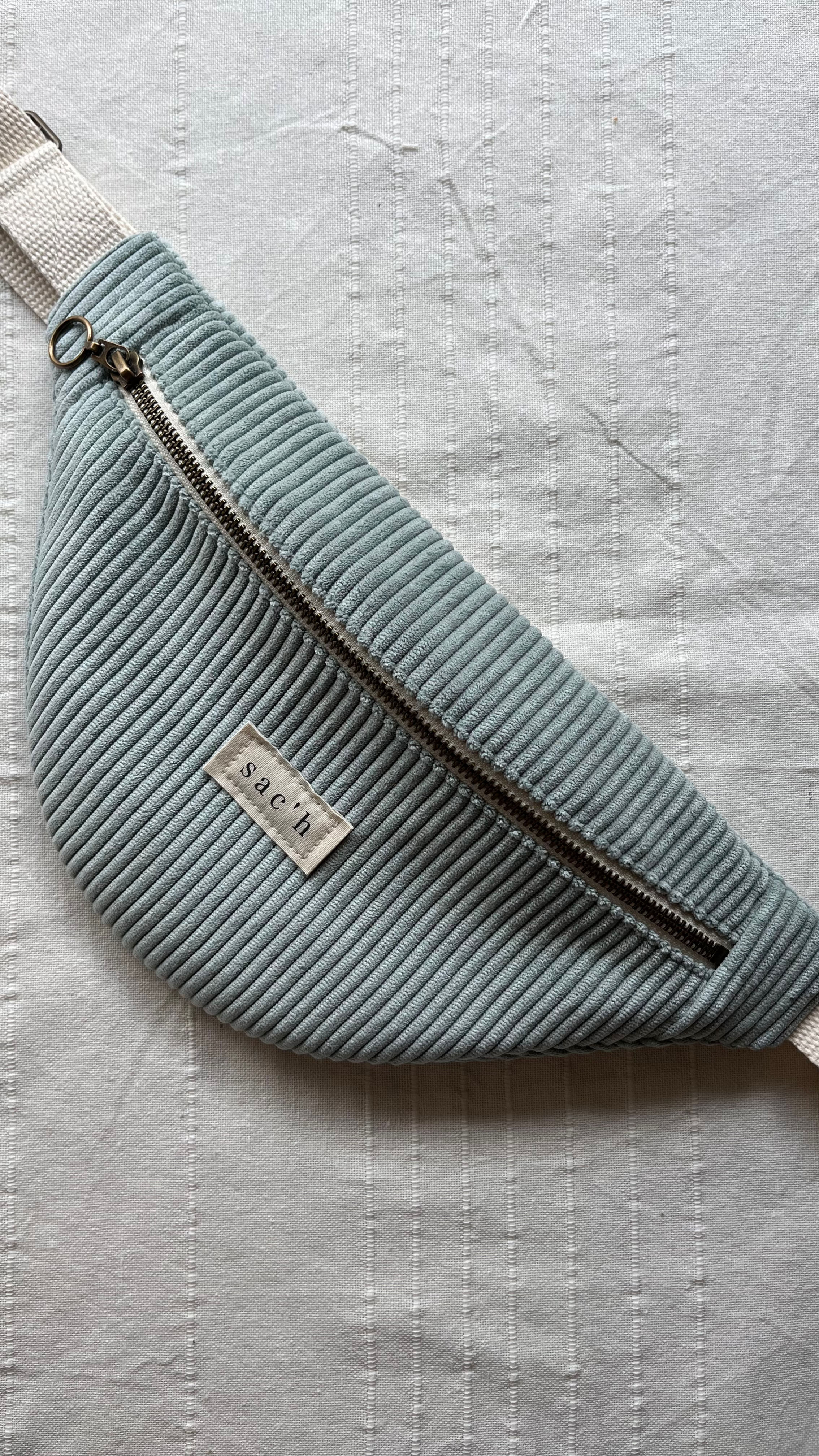 Sac banane velours côtelé - Bleu ciel céladon - LÉONIE
