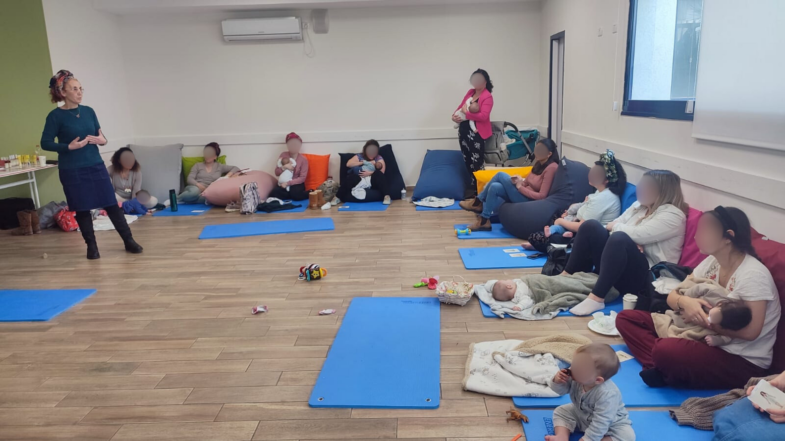 תמונה מטושטשת דקלה.png