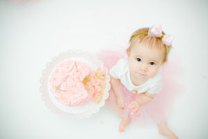 Preparing for a one year old cake smash session with Redrock Portrait Design