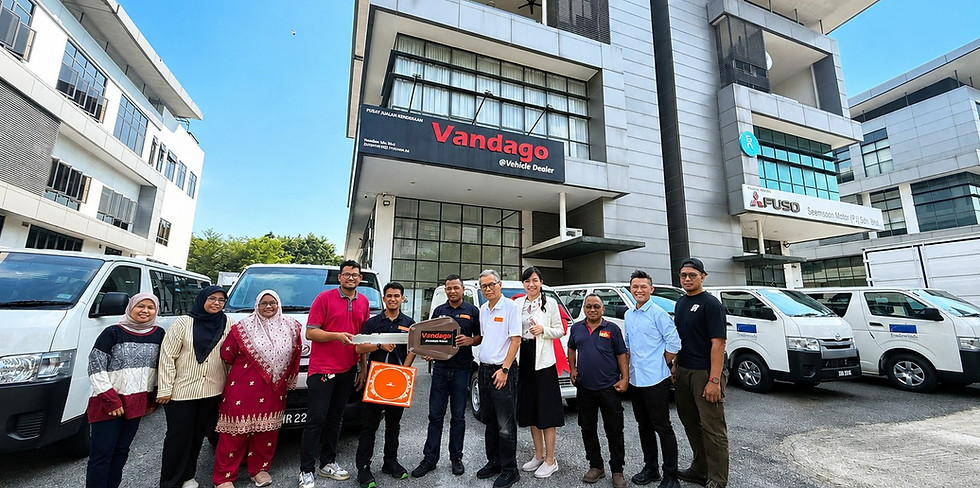 Vandago Showroom Group Photo. Delivery to Customers. Together with Staff. At KL Selangor.