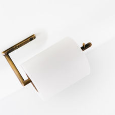 Handcrafted bathroom accessories from Illus, PH series in natural brass