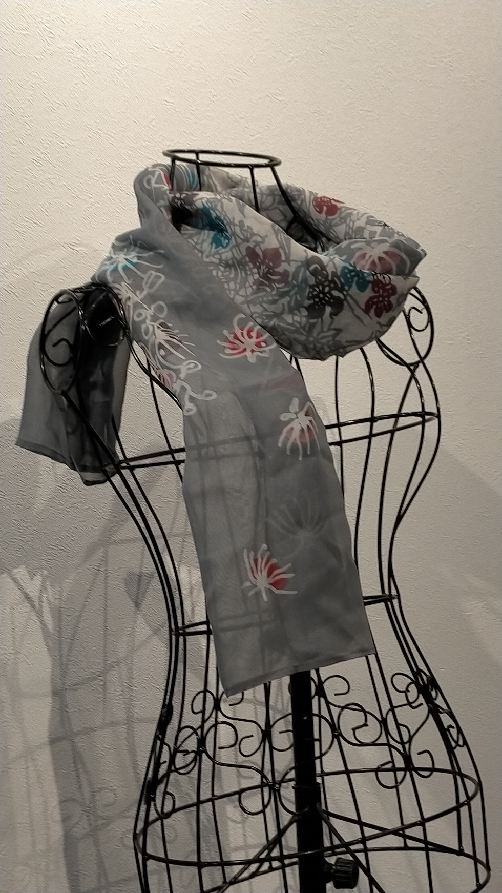 サムネイル： 紅型染シルクストール　いじゅの花　＃39