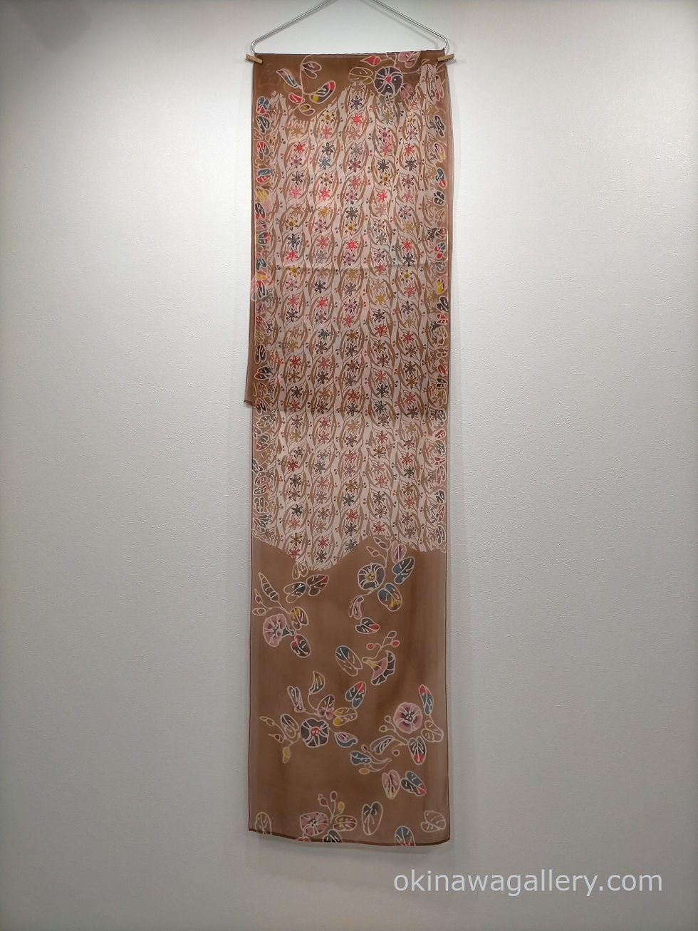 サムネイル： 紅型染シルクストール　花模様