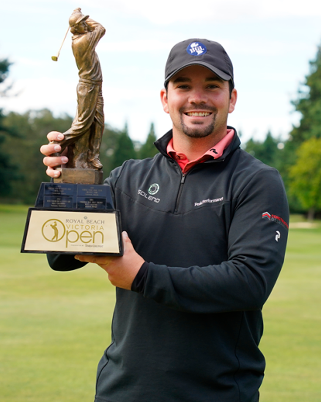 2023 champion Étienne Papineau holding the Victoria Open trophy