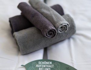 Handtücher auf dem Bett