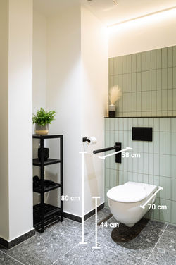 Barrierefreie Toilette inkl. Abmessung für Rollstuhlfahrer