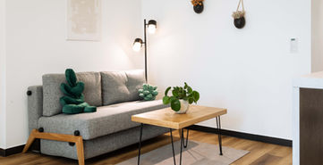 Wohnzimmer Urban Jungle Apartments