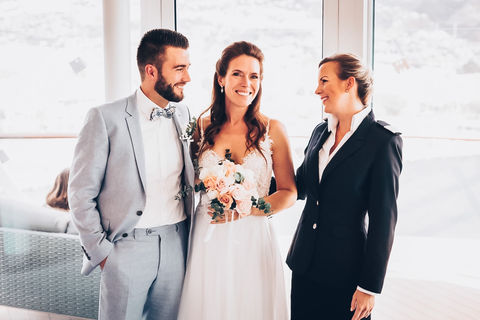Cornelia David, freie Traurednerin, freie Traureden, Hochzeitssängerin Schweiz und Mallorca,  singende Traurednerin