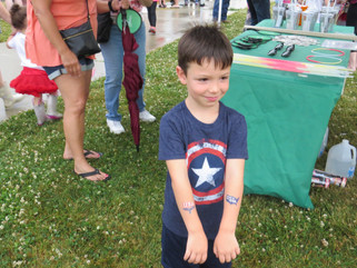 Temporary tatoos at summer celebration