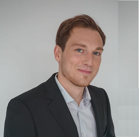 200922_Bewerbungsfoto - Kopie_edited.jpg