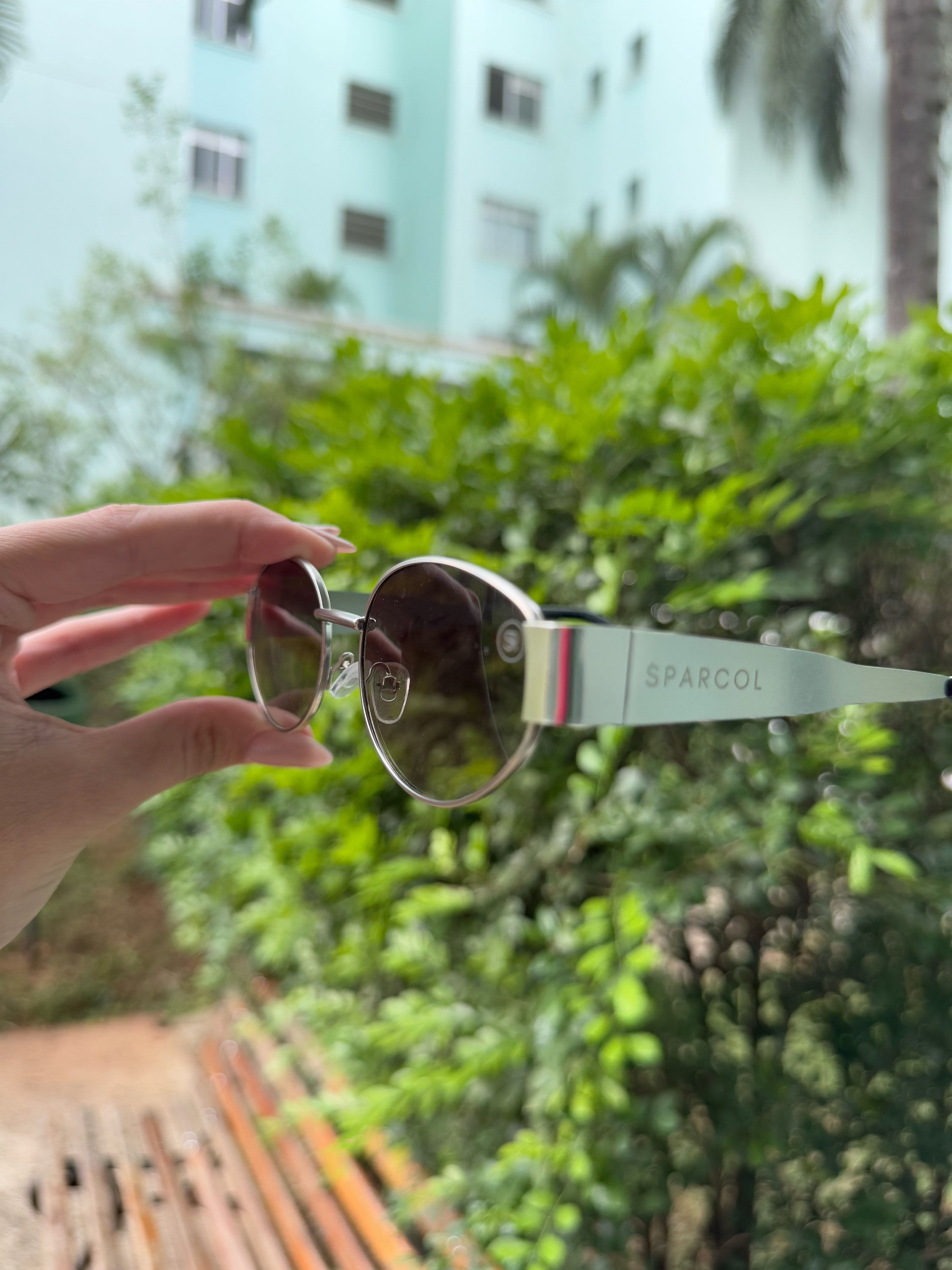 Óculos retrô minimalista