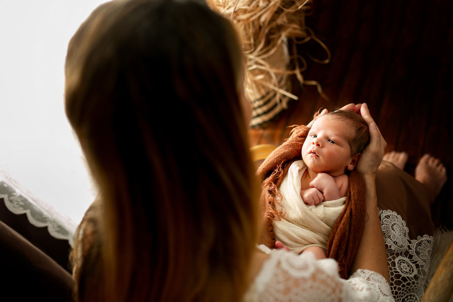 Neugeborenenfotos, Babyfotografie, Zarte Neugeborenenbilder,Babyportrait, Babyfotostudio, Neugeborenen-Posing, Babys erste Fotos, Neugeborenen-Sessions, Sanfte Babyposen, Babyfotografie-Erfahrung
