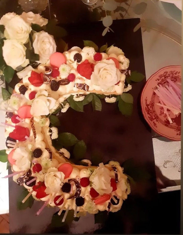Miniatura: Torta a lettera “celebration” (10/12 persone) 