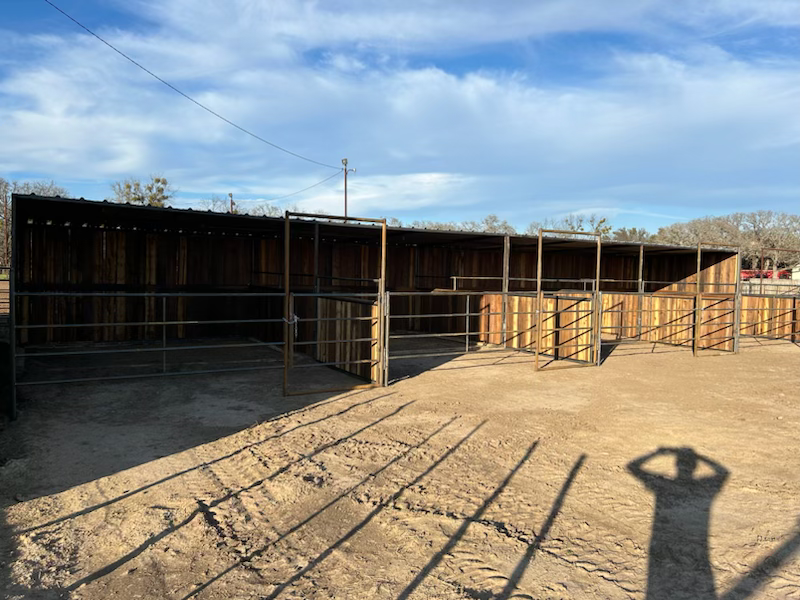 Thumbnail: 4 Stall Shedrow with runs 