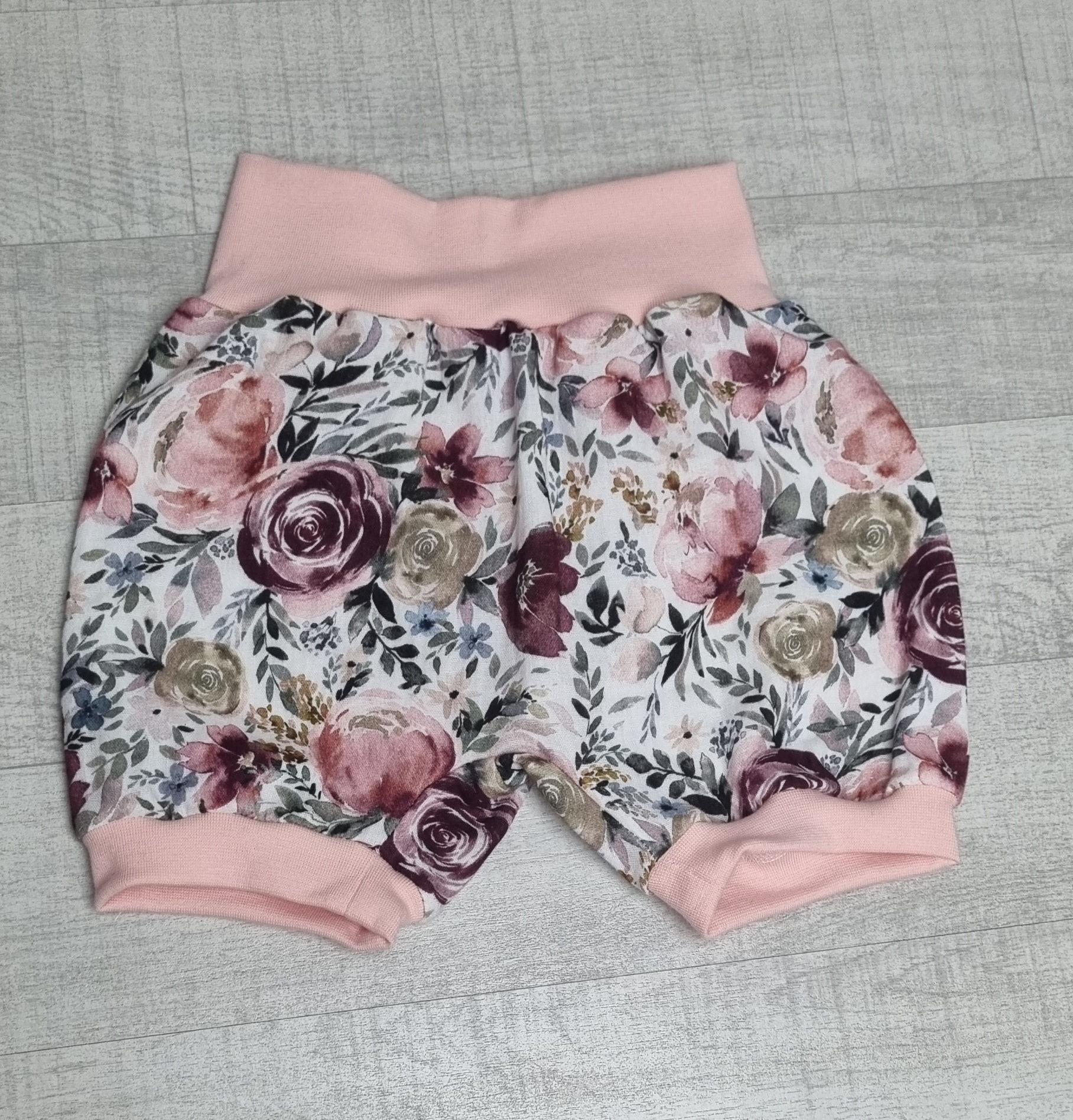 1 Kurze Pumphose blumen / rosa