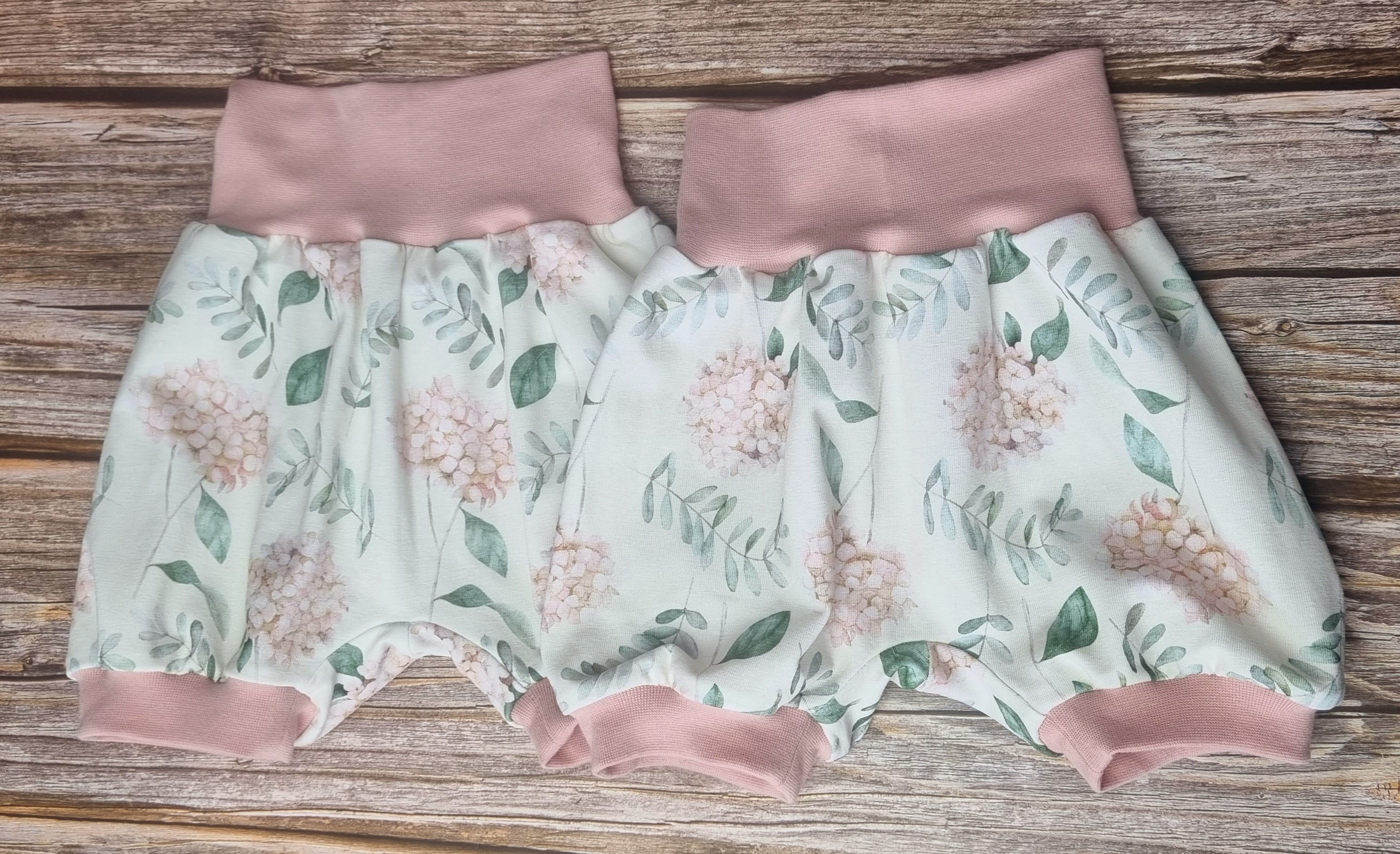 1 Kurze Pumphose Blumen rosa 86/98