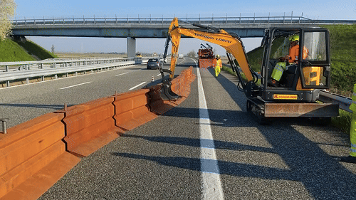 GIF delle barriere Pivot-X in cantiere, viste da vicino