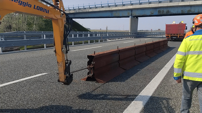 GIF delle barriere Pivot-X in cantiere, viste da vicino