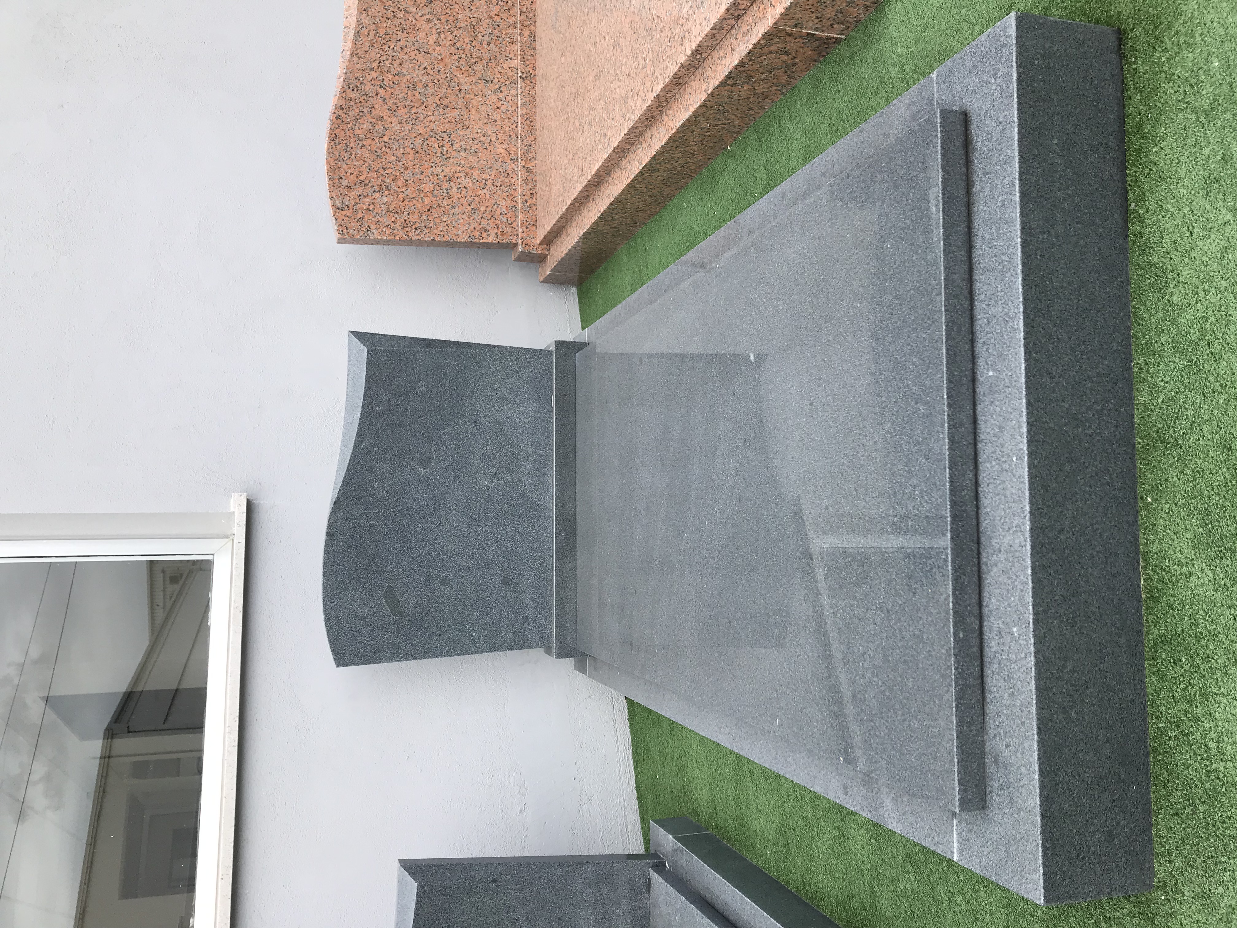 V gris foncé
