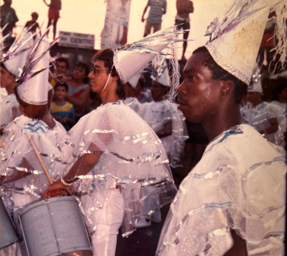 Bateria do Gaviões de Jacarepaguá se apresenta. / Foto: Arquivo pessoal Cláudio Oliveira.