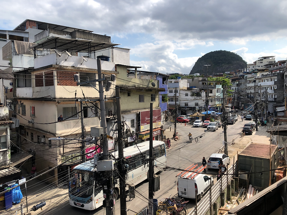 Na imagem podemos ver uma paisagem da comunidade de Rio das Pedras