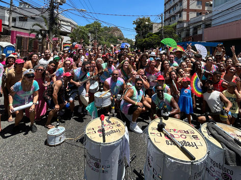 Fregobloco embala cerca de 300 foliões em Jacarepaguá