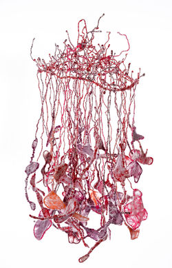 Sans titre, 2022, métal textile, 50x120x30 cm