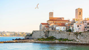 Best Yacht Crew Hangouts in Antibes