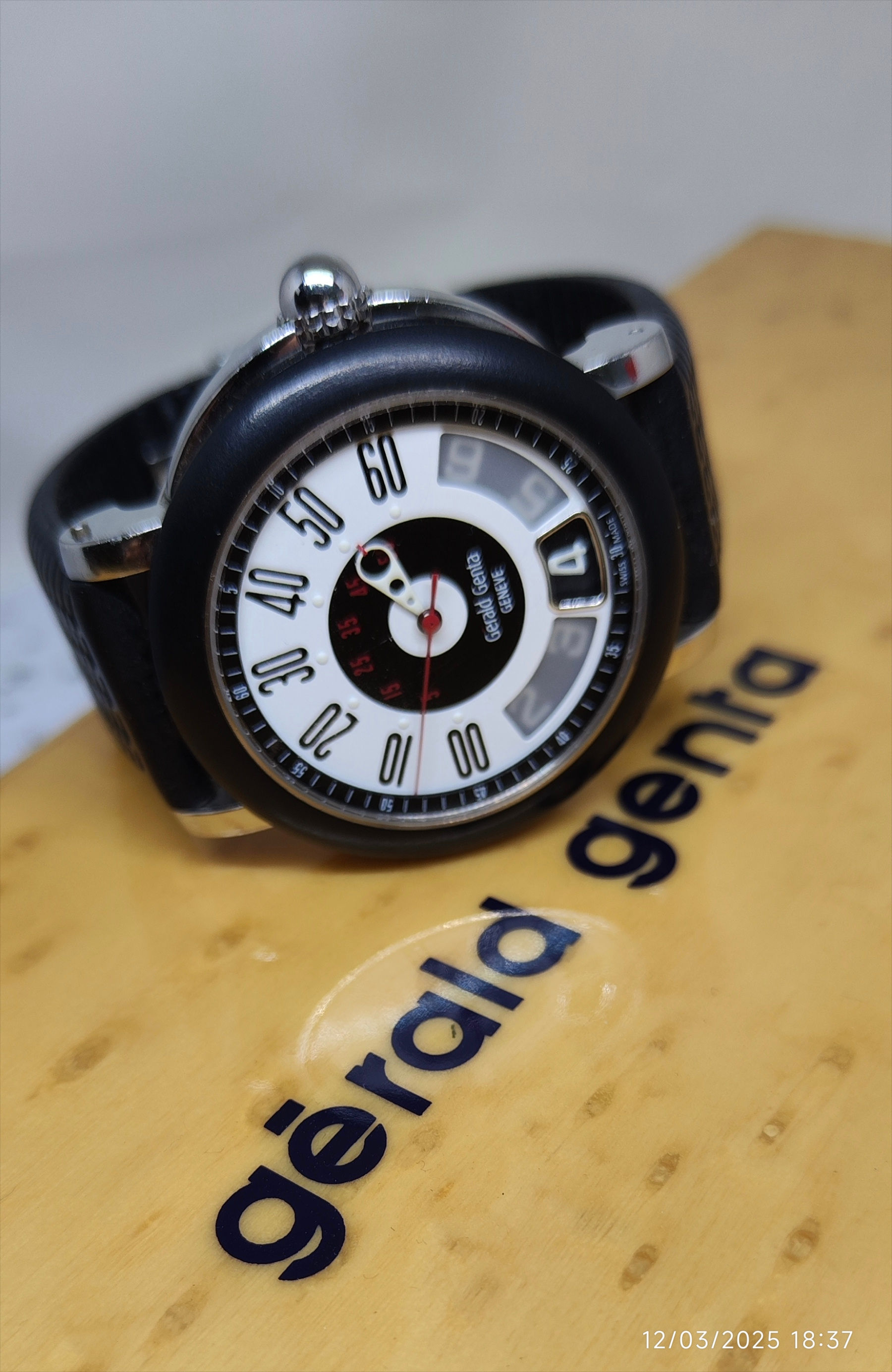 Gerald Genta Jumping Hours Retro