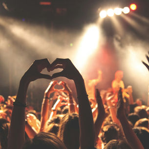 Concert Etiquette 101: Unspoken Rules for a Respectful Experience.
