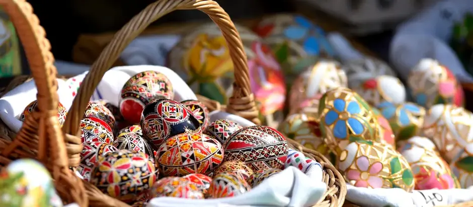 Oua incondeiate la Excursie de o zi la Carnavalul Primăverii & Târgul de Paște din Craiova