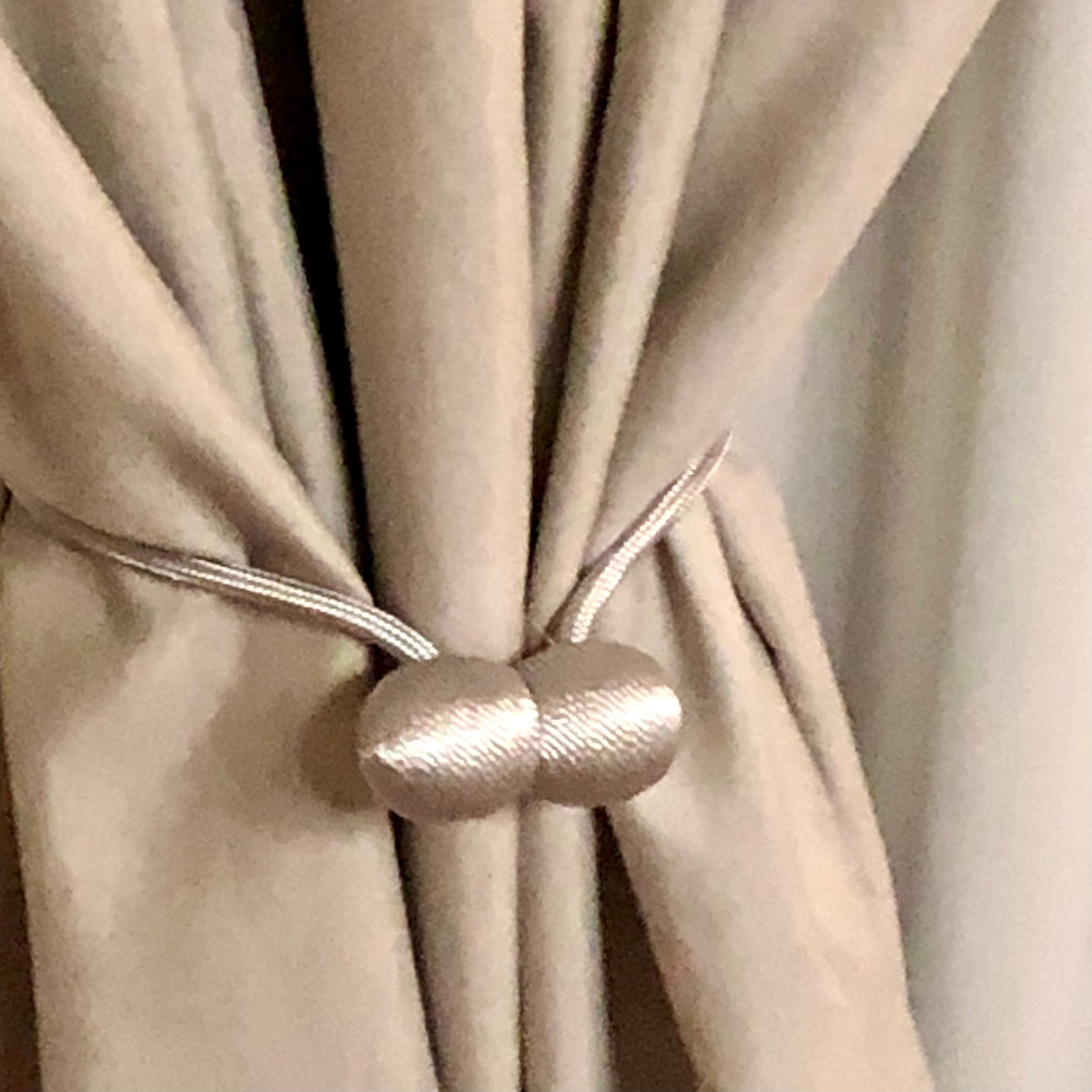 Magnetic Curtain Drape Tie Backs (Set of 2) - Silver