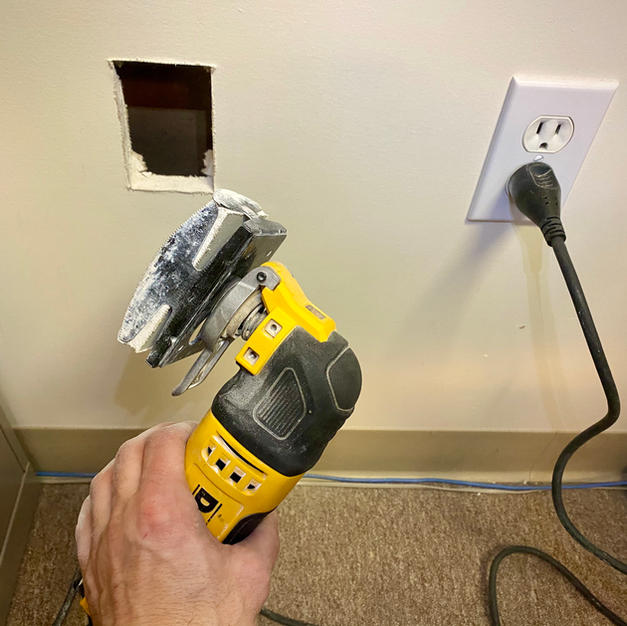 Oscillating tool with Qbit