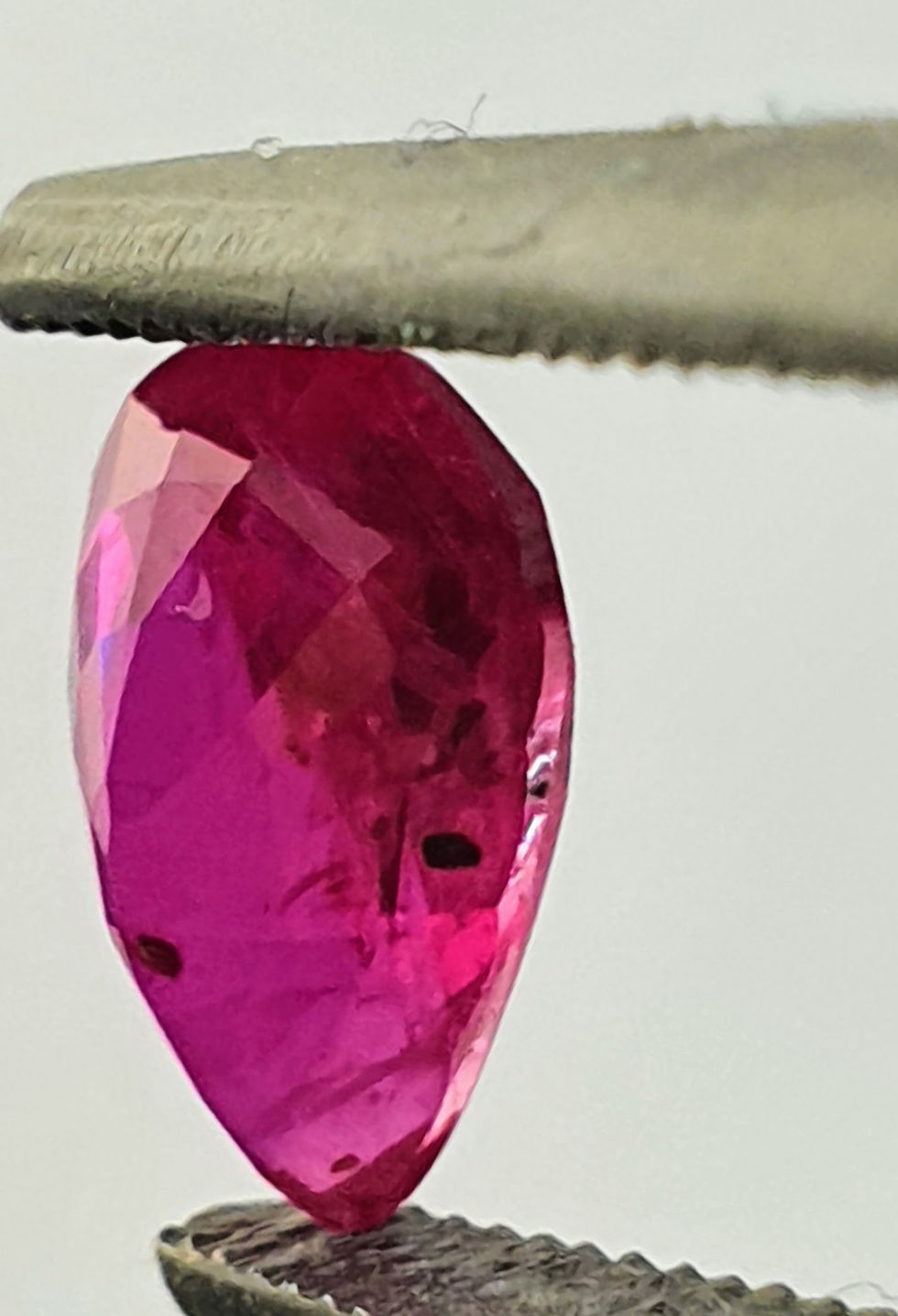 ภาพขนาดย่อ: RUBY MOZAMBIQUE 1.02 CARAT PINKISH RED COLOR PEAR CUT SHAPE