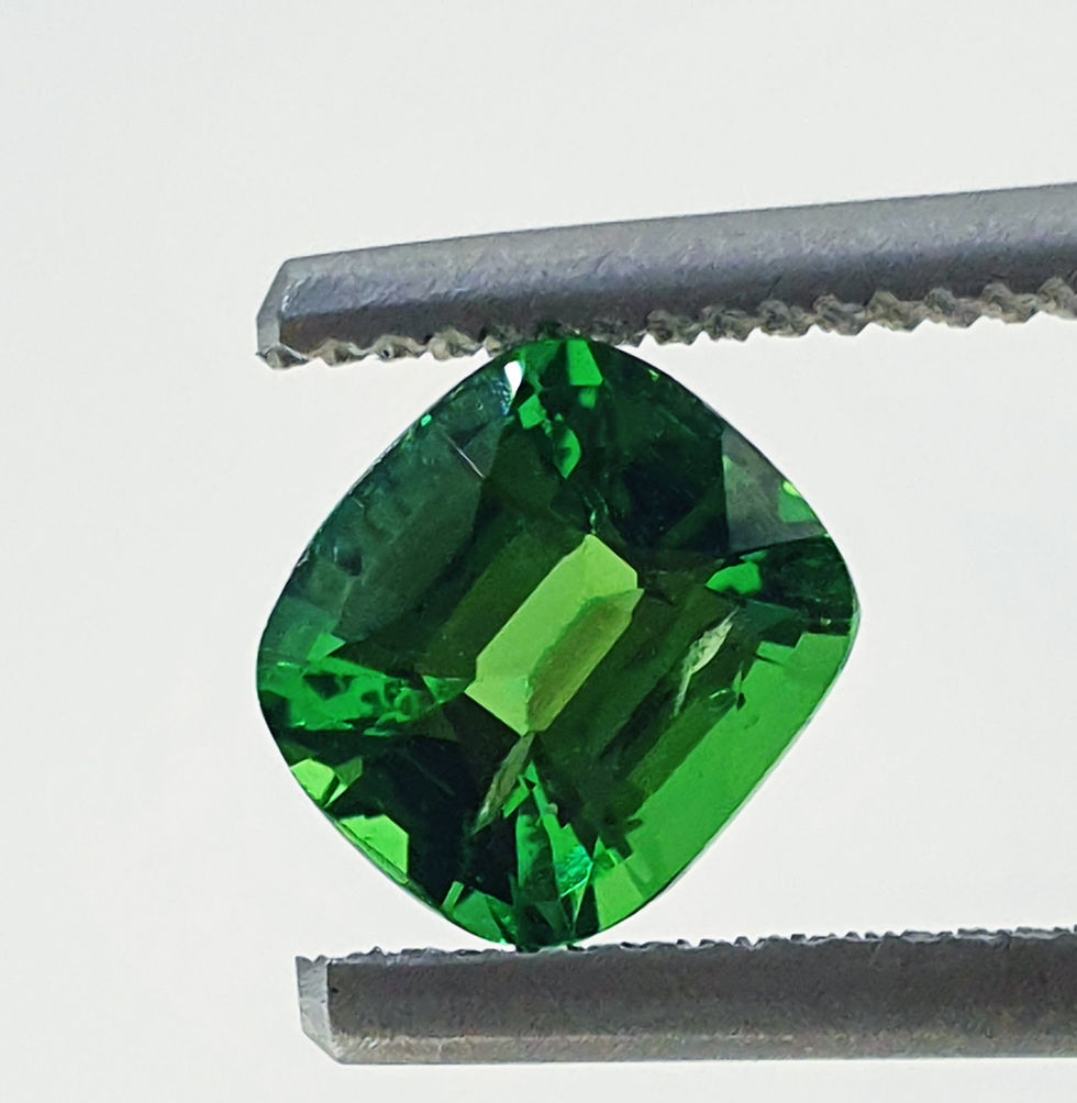 GARNET GROSSULAR , VARIETY TSAVORITE , ORIGIN : KENYA / vivid green 1.26 carat