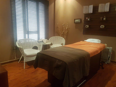 Chic Ladies Salon image