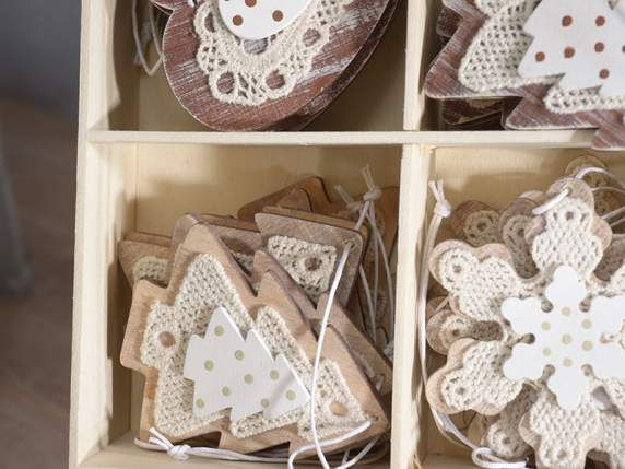 Miniatura: 12 DECORAZIONI LEGNO E PIZZO