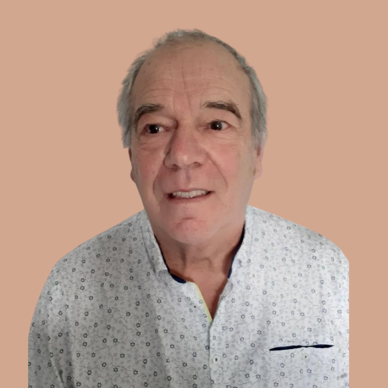 Simple Professional LinkedIn Profile Picture (1).png