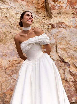 Robe de mariée princesse épuré, bustier avec corset, sophistiquée et élégante - Pronovias - Luna Paige - collection 2027