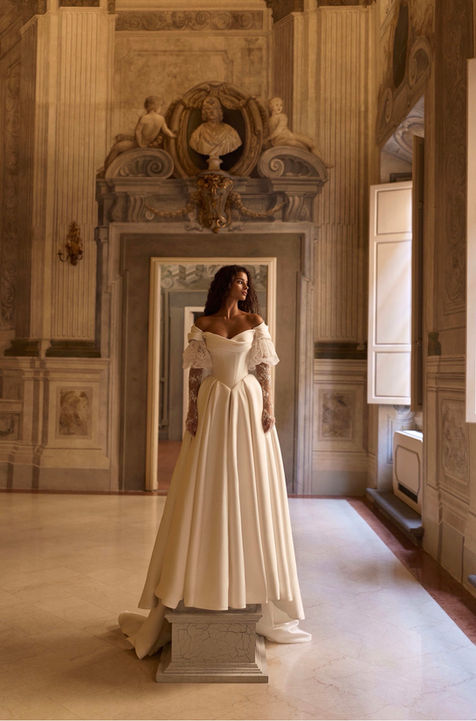 Robe de mariée princesse épuré, bustier avec corset, sophistiquée et élégante - Milla Nova - Luna Paige - collection 2027