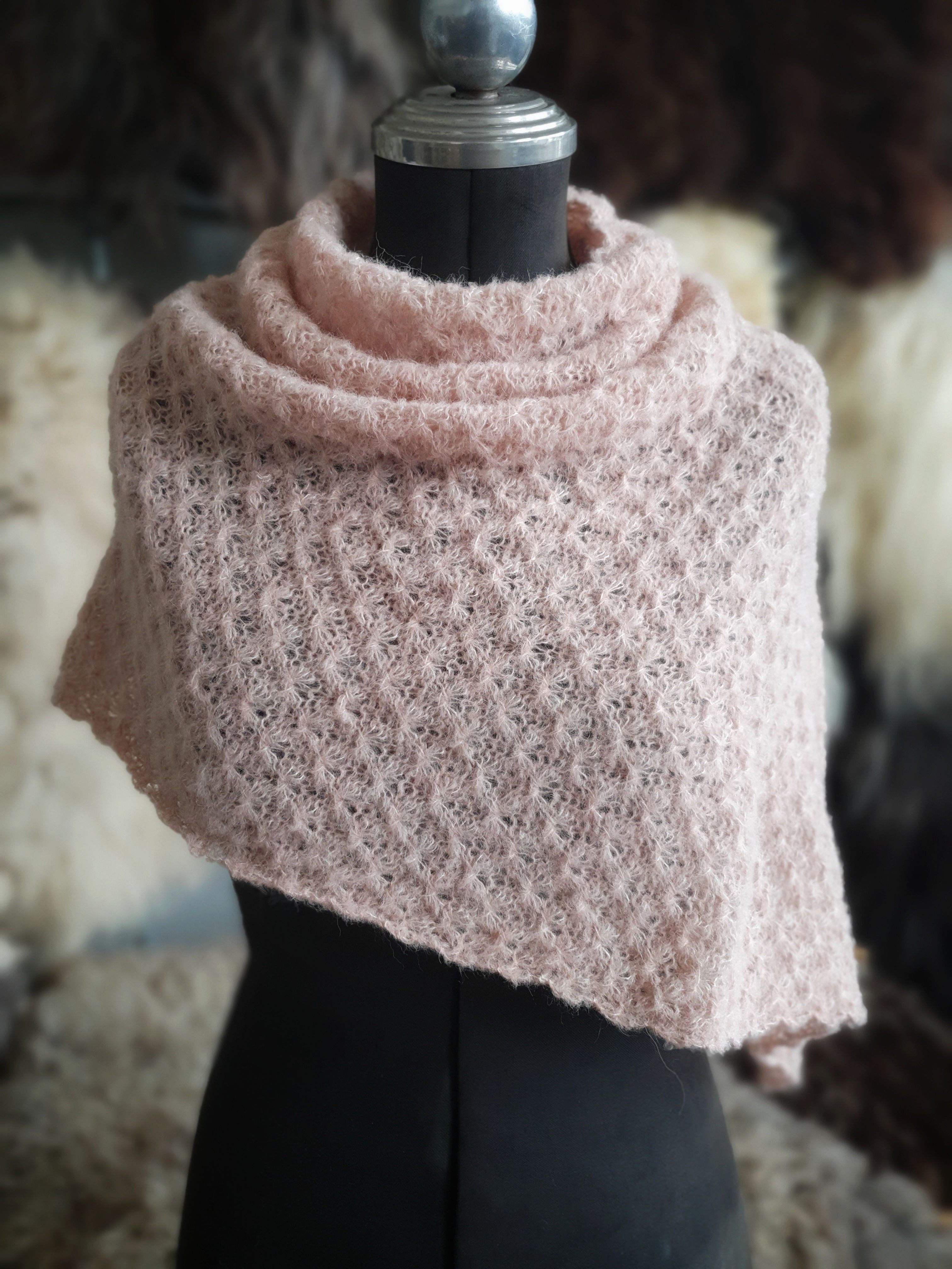 Kuscheliger Alpaka/Seiden Poncho klein 