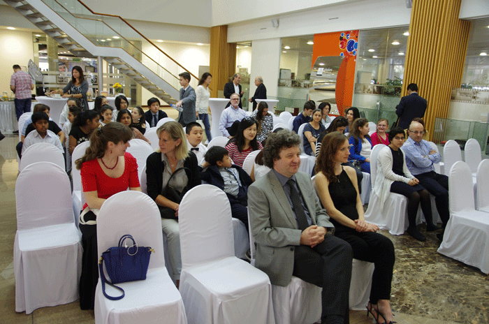 Press conference, awards handing ove